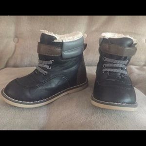 Old Navy Toddler boots size 8